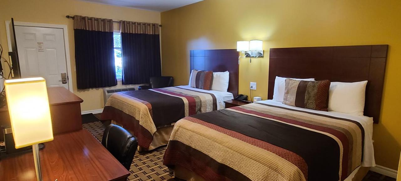 Fox Motor Inn Greater Napanee Екстериор снимка