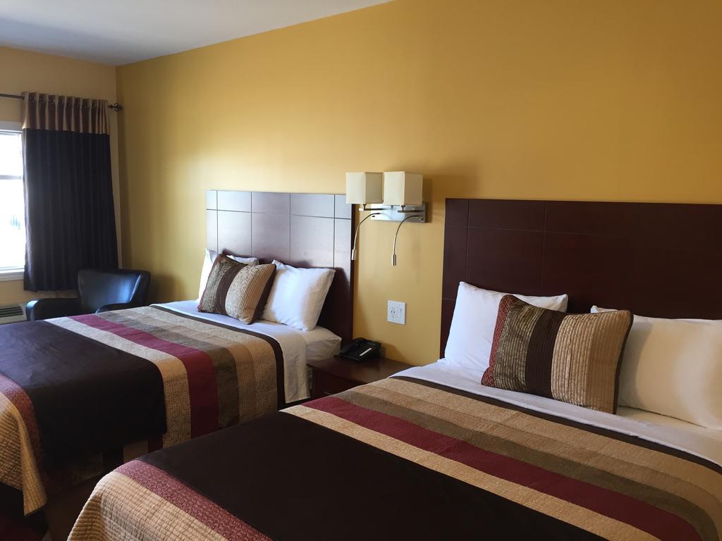 Fox Motor Inn Greater Napanee Екстериор снимка