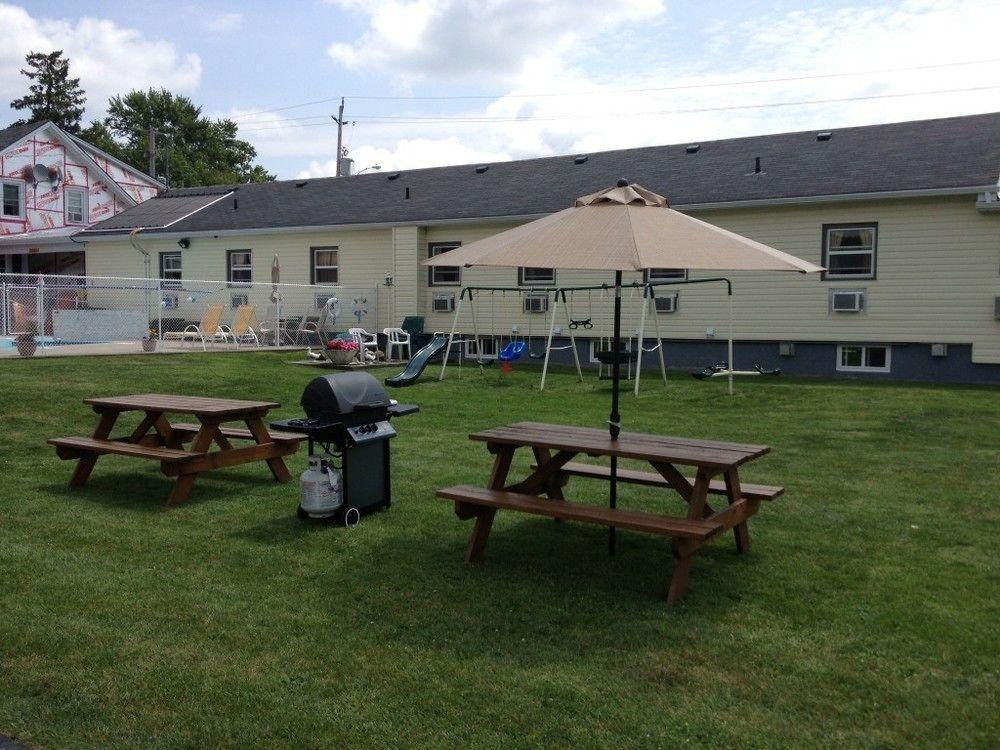 Fox Motor Inn Greater Napanee Екстериор снимка