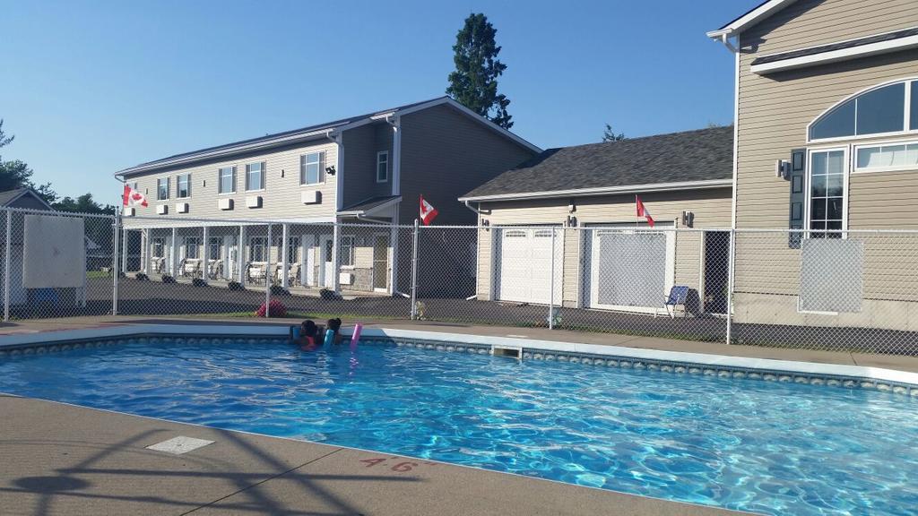 Fox Motor Inn Greater Napanee Екстериор снимка