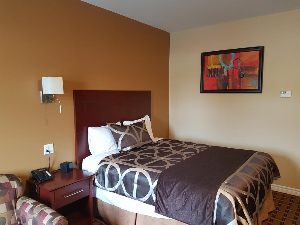 Fox Motor Inn Greater Napanee Екстериор снимка