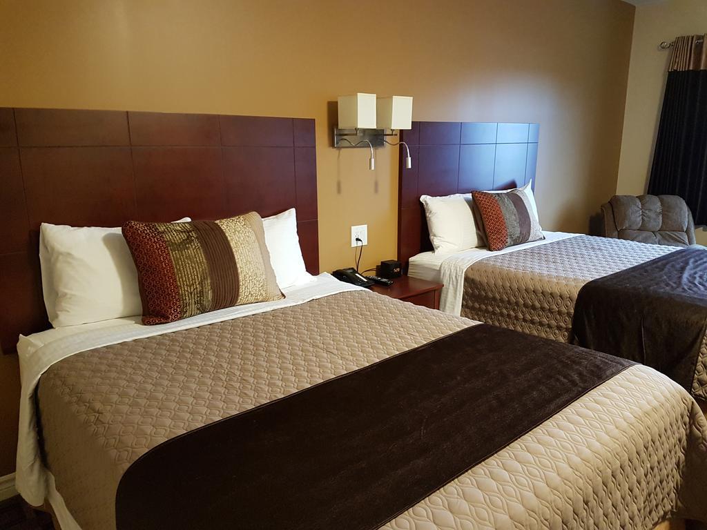 Fox Motor Inn Greater Napanee Екстериор снимка