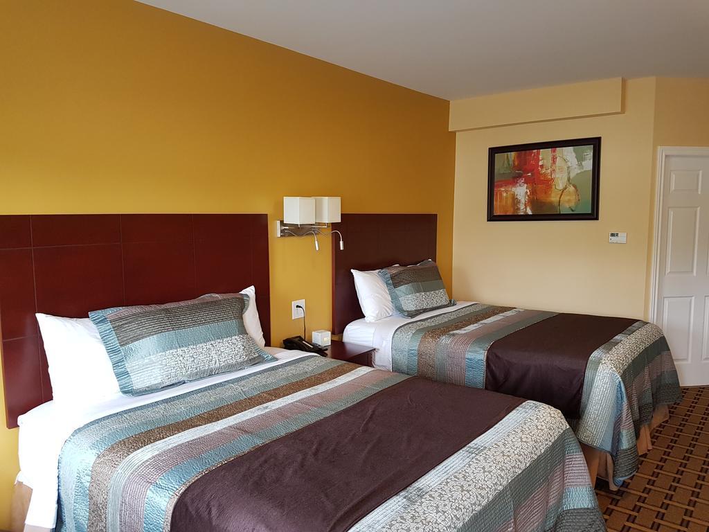 Fox Motor Inn Greater Napanee Екстериор снимка