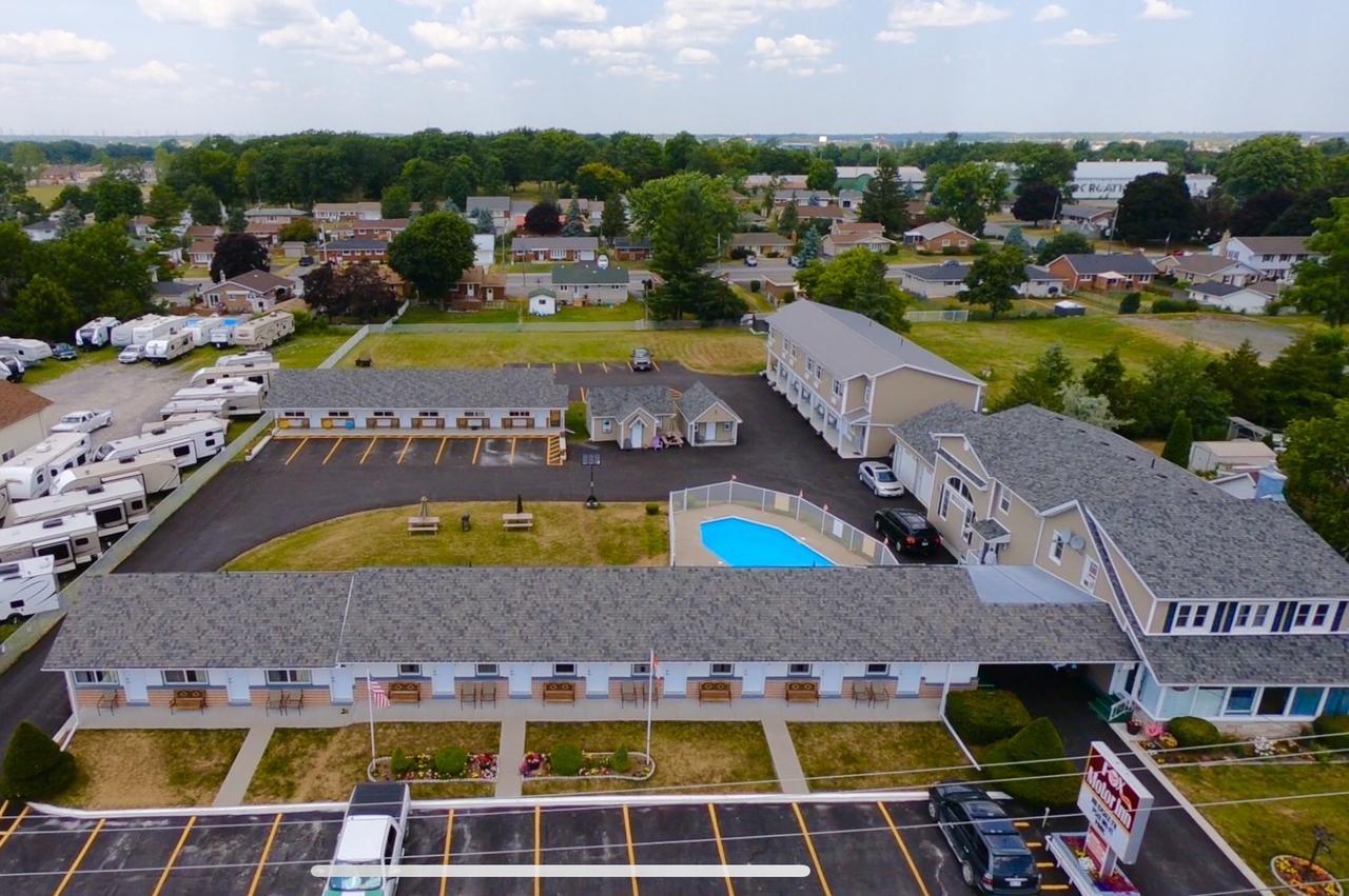 Fox Motor Inn Greater Napanee Екстериор снимка