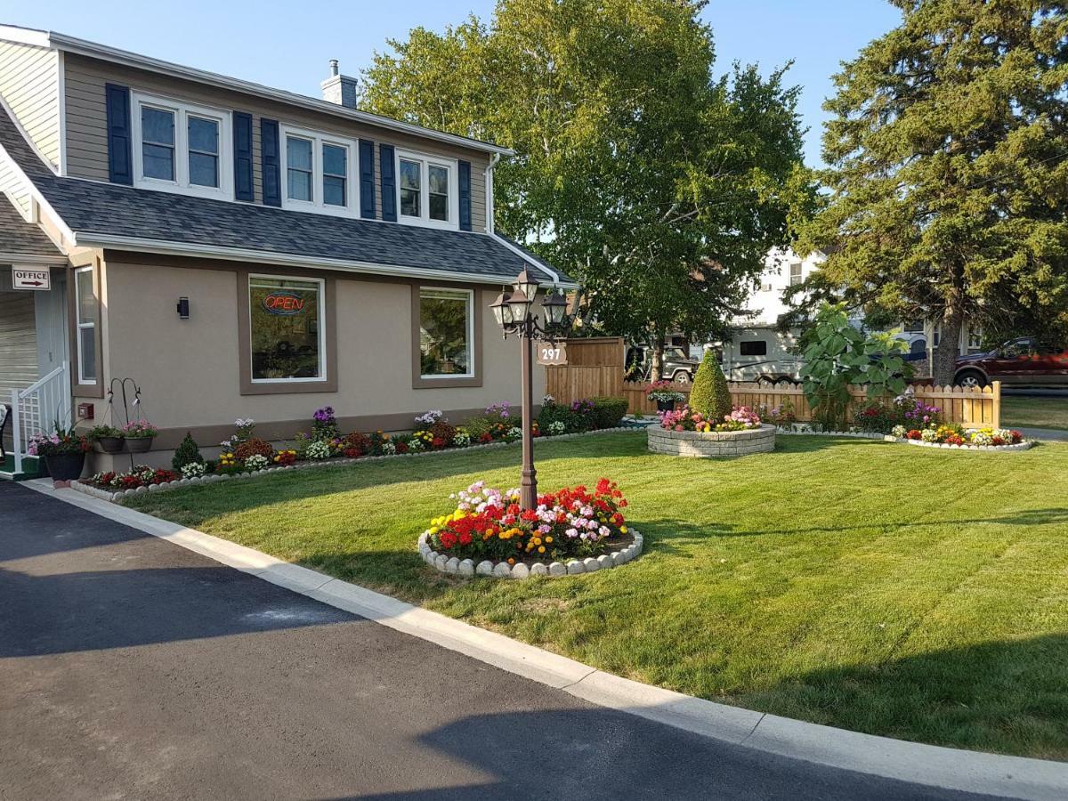 Fox Motor Inn Greater Napanee Екстериор снимка