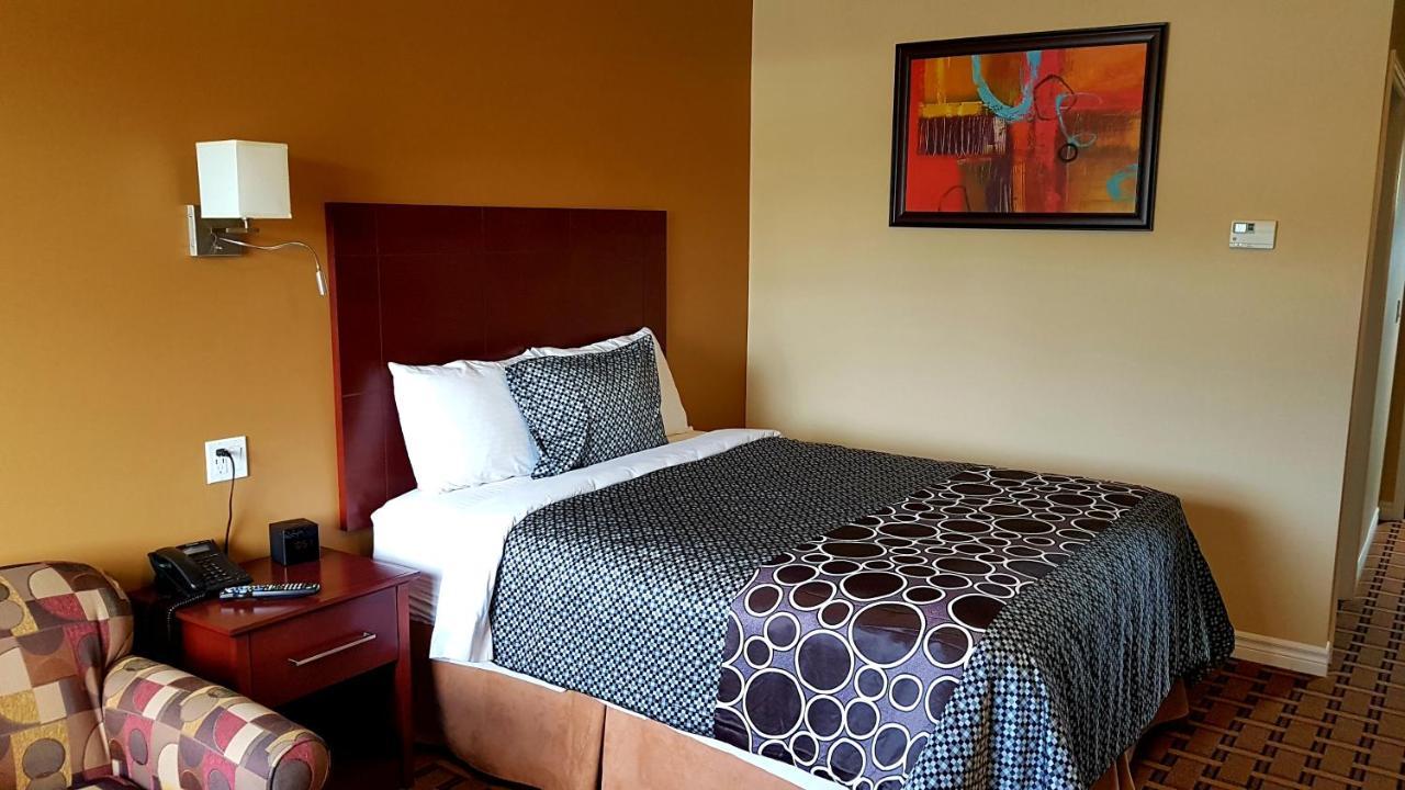 Fox Motor Inn Greater Napanee Екстериор снимка