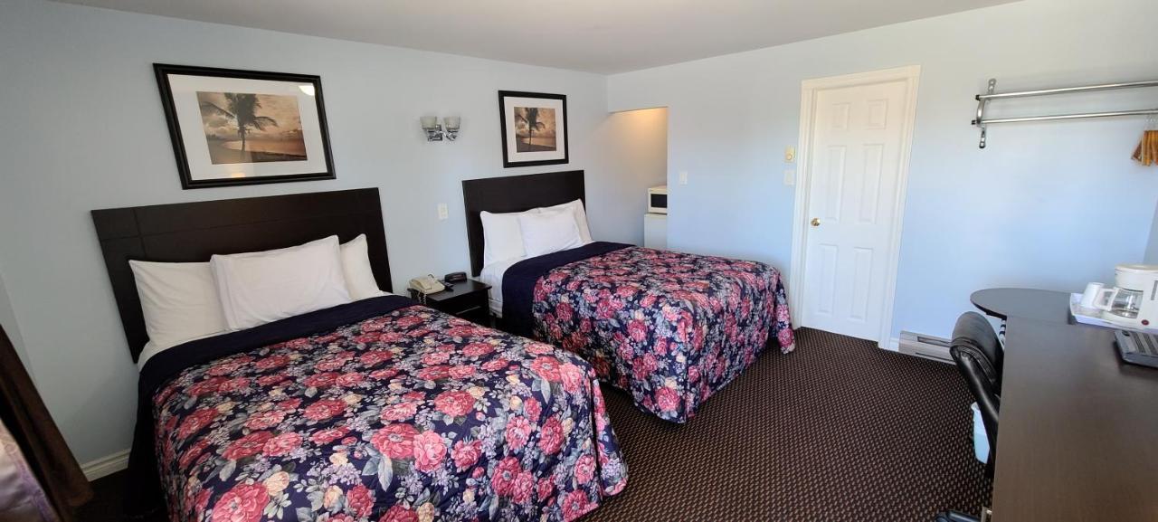 Fox Motor Inn Greater Napanee Екстериор снимка