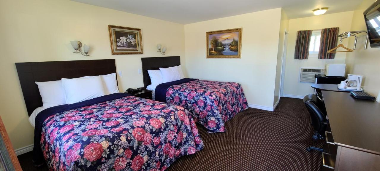 Fox Motor Inn Greater Napanee Екстериор снимка